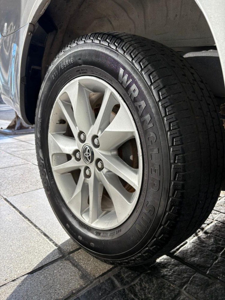 Toyota Innova Sr — foto 4